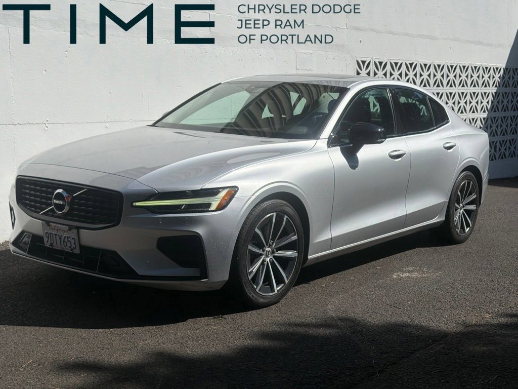 Used 2022 Volvo S60 B5 Momentum AWD/4WD image 1