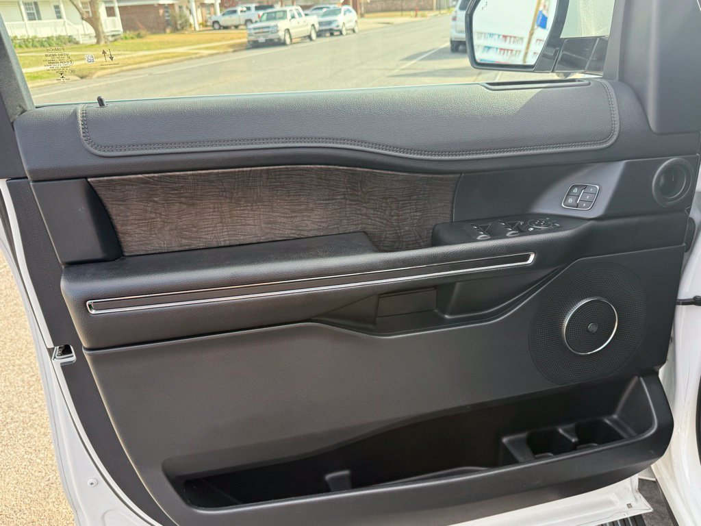 Used 2021 Ford Expedition Limited AWD/4WD image 9
