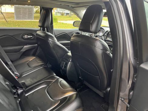 Used 2019 Jeep Cherokee Limited w/ Luxury Group image 39