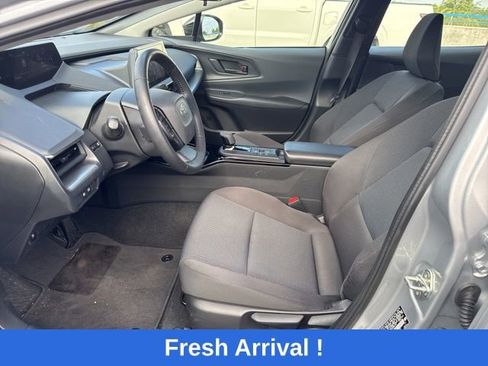 Used 2025 Toyota Prius LE image 2
