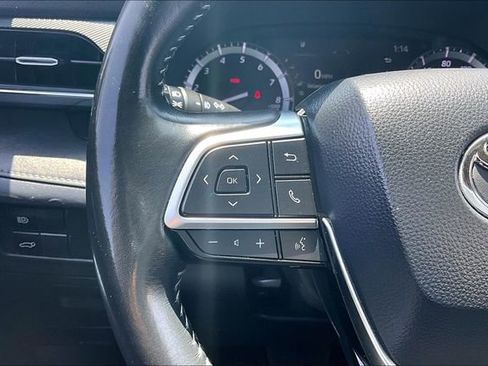 Used 2021 Toyota Highlander XSE FWD image 11