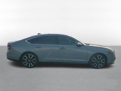 Used 2023 Honda Accord Touring image 4