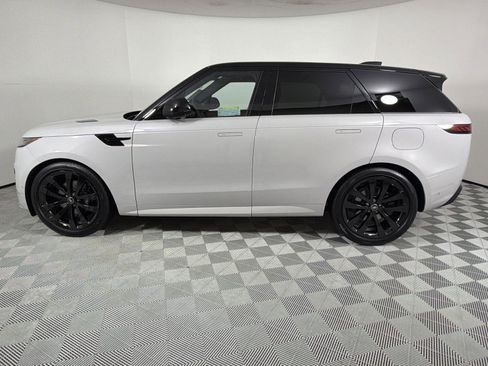 New 2025 Land Rover Range Rover Sport Dynamic SE image 2