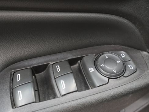 Used 2018 Chevrolet Equinox Premier image 40