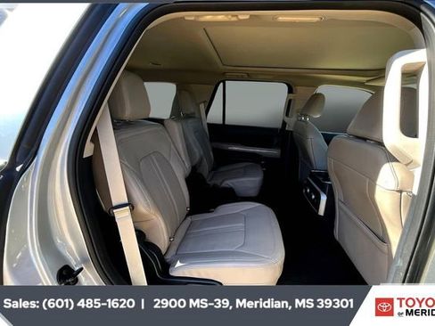 Used 2022 Ford Expedition Limited image 19
