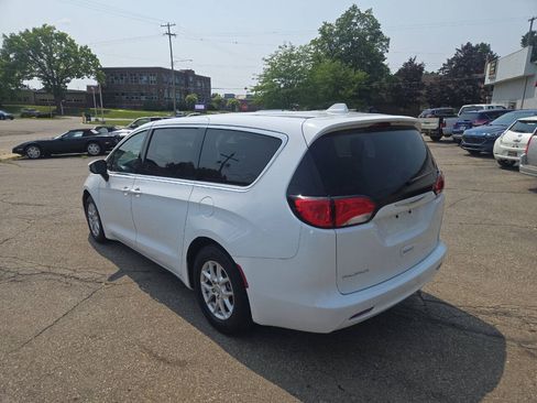 Used 2017 Chrysler Pacifica LX FWD image 6