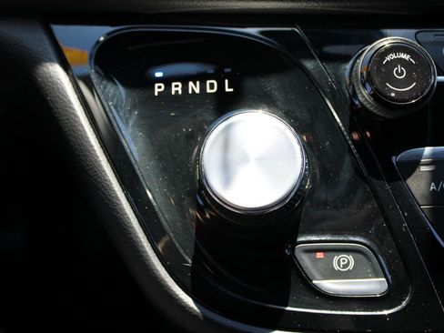 Used 2025 Chrysler Pacifica Select FWD image 43