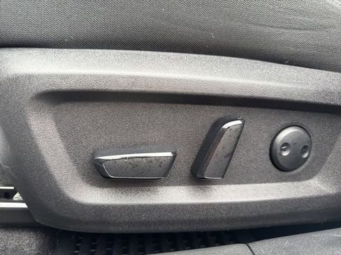 Used 2023 Nissan Rogue SV image 16