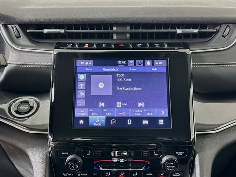 Used 2023 Jeep Grand Cherokee Laredo w/ Luxury Tech Group I image 21