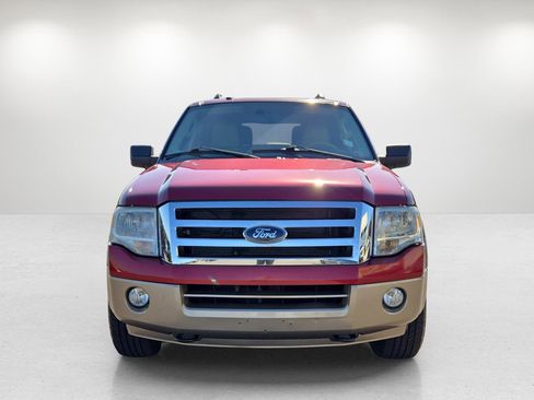 Used 2014 Ford Expedition XLT w/ Equipment Group 202A image 2
