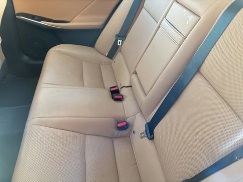 Used 2018 Lexus IS 300 AWD image 9