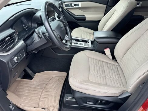 Used 2020 Ford Explorer XLT image 6