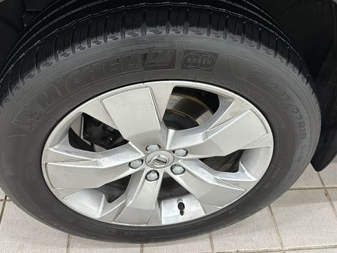 Used 2022 Volvo XC40 T5 Momentum w/ Protection Package image 28