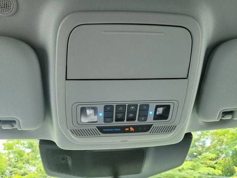 Used 2021 Ford Explorer XLT w/ Equipment Group 202A RWD image 28