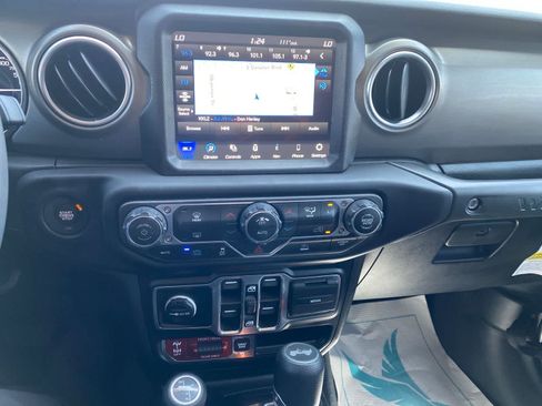 Used 2023 Jeep Wrangler Unlimited Rubicon 4xe AWD/4WD image 14