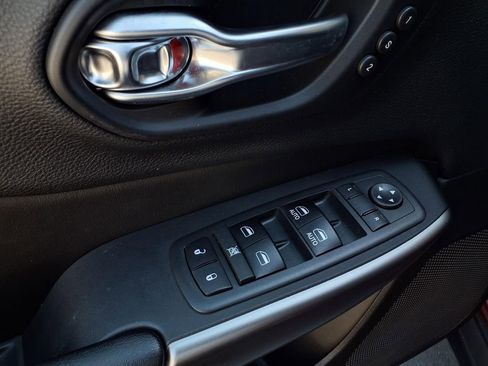 Used 2019 Jeep Cherokee Limited w/ Trailer Tow Group image 17