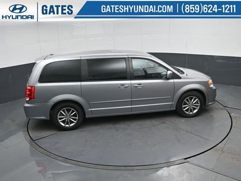Used 2016 Dodge Grand Caravan SE image 49