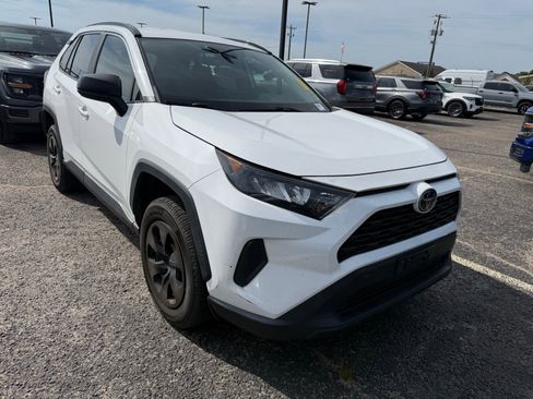 Used 2020 Toyota RAV4 LE image 1