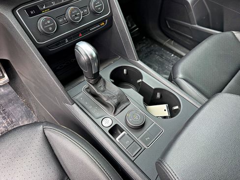 Used 2020 Volkswagen Atlas SE w/ Towing Package image 18