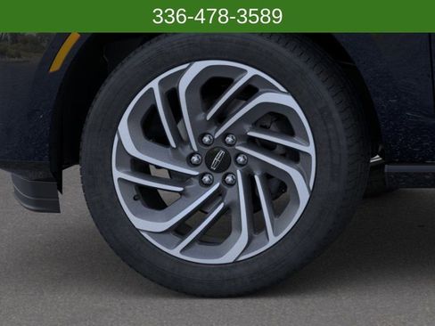 New 2026 Lincoln Navigator L Reserve AWD/4WD image 19