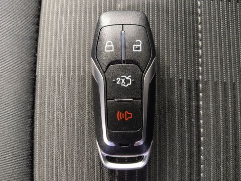 Used 2015 Ford Edge SEL image 32