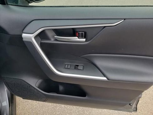 Used 2025 Toyota RAV4 XLE AWD/4WD image 19