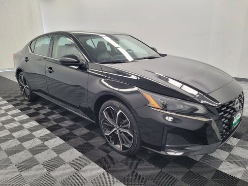 Used 2024 Nissan Altima 2.5 SR FWD image 13