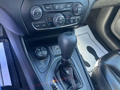 Used 2022 Jeep Cherokee Trailhawk image 9