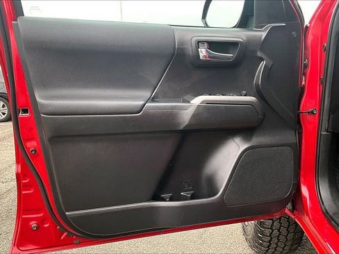 Used 2023 Toyota Tacoma TRD Off-Road image 21