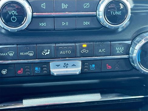 Used 2024 Ford F150 Lariat w/ Equipment Group 502A High image 21