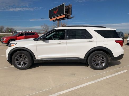Used 2024 Ford Explorer XLT w/ Equipment Group 202A image 7
