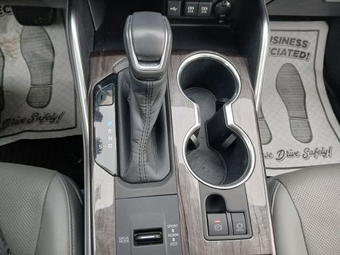 Used 2020 Toyota Highlander Platinum image 32