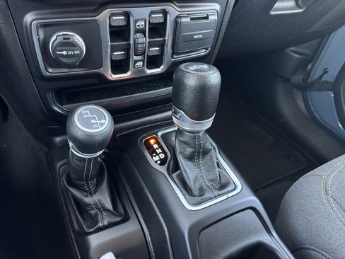 Used 2024 Jeep Wrangler Sport S image 24