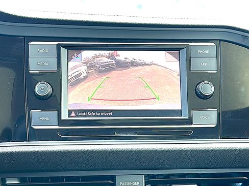 Used 2024 Volkswagen Jetta SE image 32