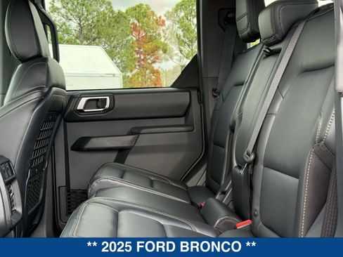 Used 2025 Ford Bronco Badlands AWD/4WD image 41