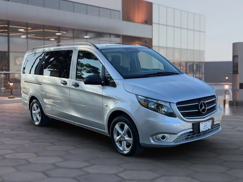 Used 2018 Mercedes-Benz Metris Passenger image 7