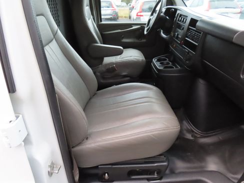 Used 2013 Chevrolet Express 1500 image 15