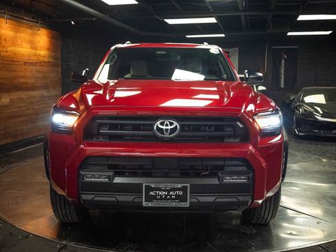Used 2025 Toyota 4Runner SR5 AWD/4WD image 4