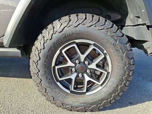 Certified 2024 Jeep Wrangler Unlimited Rubicon image 28