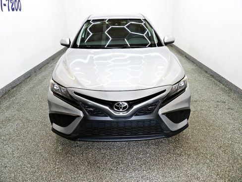 Used 2021 Toyota Camry SE image 2