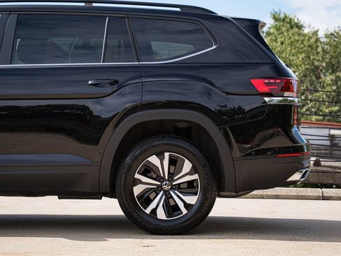 Certified 2024 Volkswagen Atlas SE FWD image 4