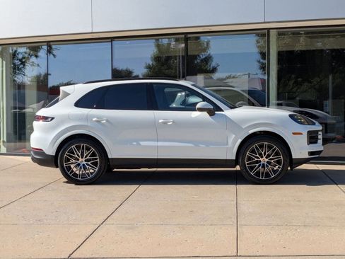 Certified 2025 Porsche Cayenne image 8
