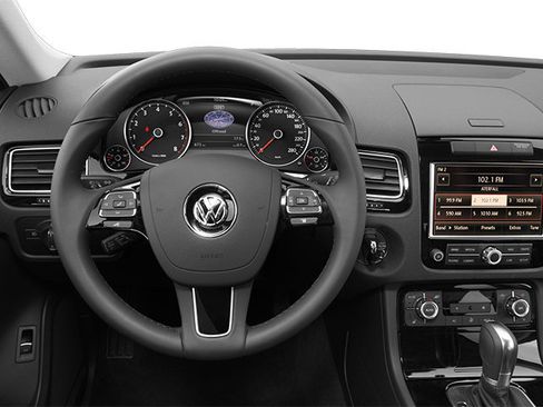 Used 2014 Volkswagen Touareg VR6 AWD/4WD image 6