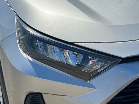 Used 2021 Toyota RAV4 LE AWD/4WD image 14
