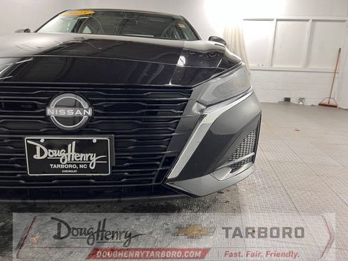 Used 2025 Nissan Altima 2.5 SV FWD image 13