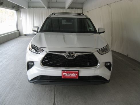 Used 2023 Toyota Highlander Limited image 4