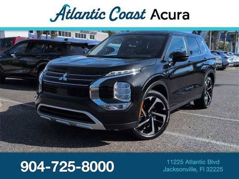 Used 2024 Mitsubishi Outlander SE image 1