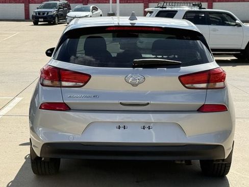 Used 2018 Hyundai Elantra GT FWD image 5