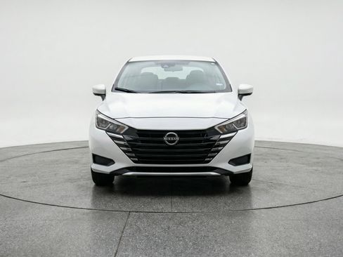 Used 2025 Nissan Versa SV image 2