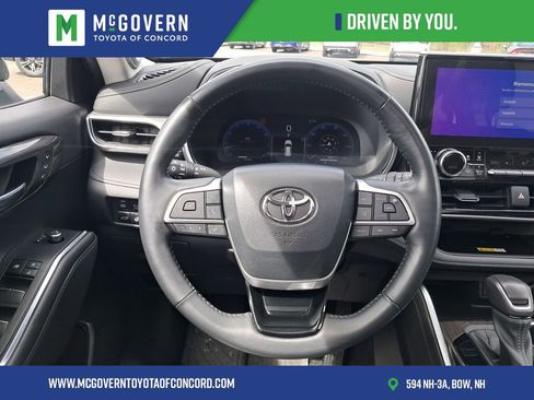 Used 2023 Toyota Highlander Platinum AWD/4WD image 16
